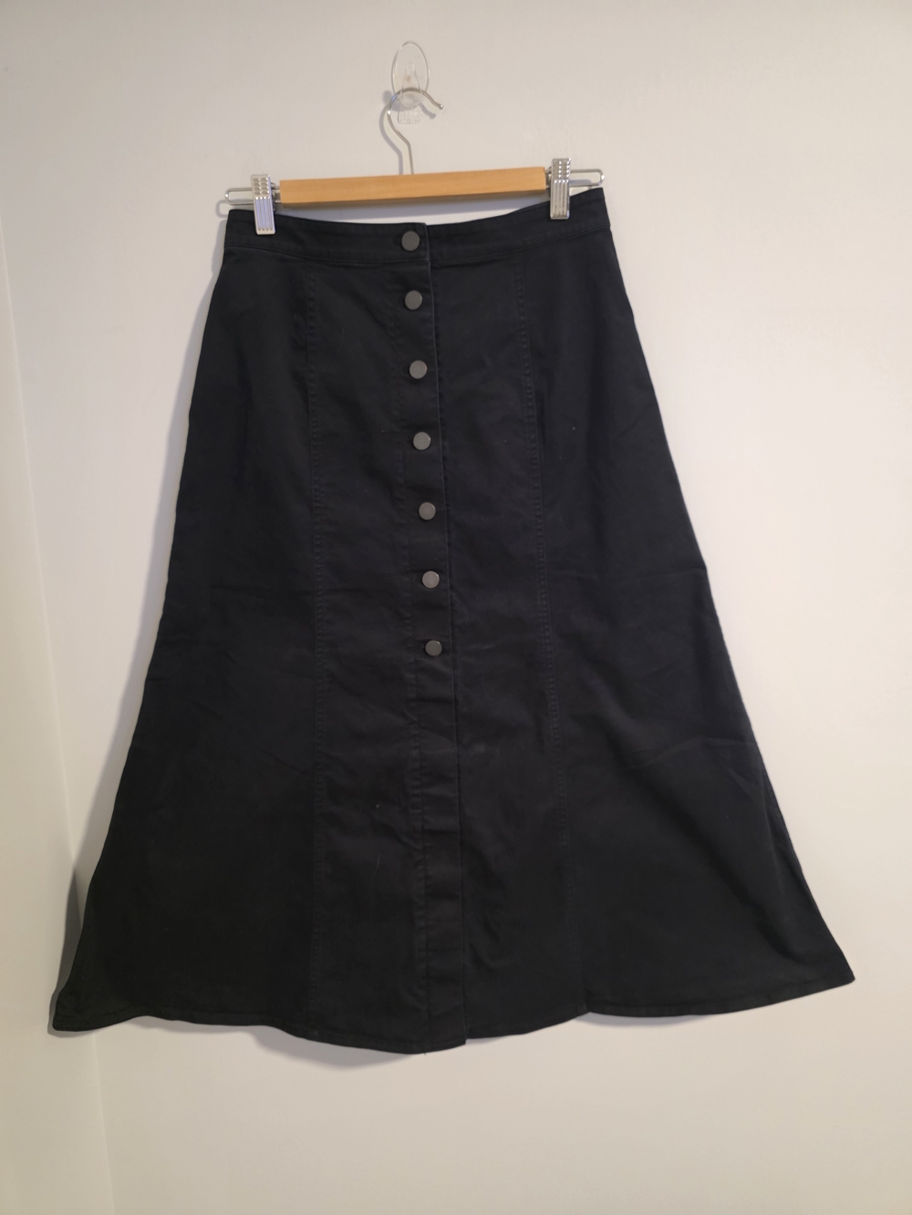 Uniqlo Black A-Line Skirt Women’s Size 6 Button Front Midi Cotton Stretch - Picture 2 of 8